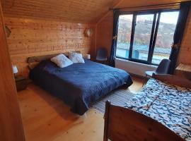 Pensiunea agroturistica The Hive，位于Josani的酒店