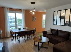 Le Grand Parc 13 - 2 chambres - wifi - parking，位于沙托鲁的酒店