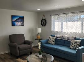 Charming Home Away from Home!，位于Johnson City的酒店