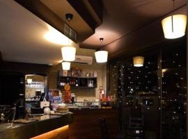 Hotel Business，位于旁蒂纽尔的酒店