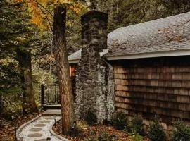 Creek Side Cabin with Wood Fired Hot Tub and Fire Pit