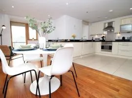 No 1 Under the Clock by SSW - 1BR, right in the City Centre, Sleeps 4