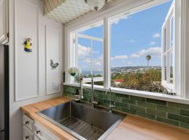 The Porter House - Sweeping Ocean Views - La Jolla，位于圣地亚哥的酒店