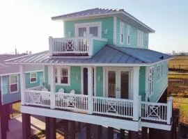 Walk to Ocean Home with Deck in Surfside Beach!
