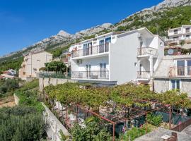 Apartments by the sea Pisak, Omis - 18141，位于麦米科的酒店