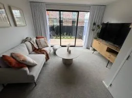 Luxury And Serene 2 Bed Near CBD With Parking