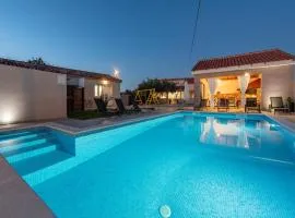 Three-Bedroom Holiday Home In Galovac