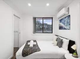 Luxe Double Ensuite Room - Centrally Located at Glenfield