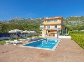 Three-Bedroom Apartment In Donja Ostrvica