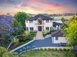 Aussie Escape Poolside Comfort and Relaxation