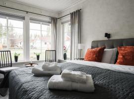 Guestly Homes - 1BR Countryside Cabin with Sauna，位于皮特奥的酒店