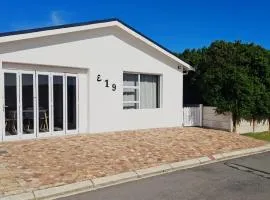 Ons Strandhuisie E19 in Pearly Beach