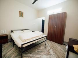 Shri Krishna Sharanam Guest House，位于mayapur的酒店
