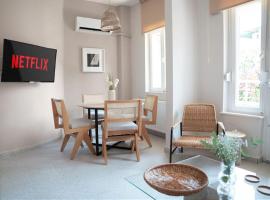 Bright and Cozy 2BR Apt In The Center Of Buyukada，位于王子岛群的公寓