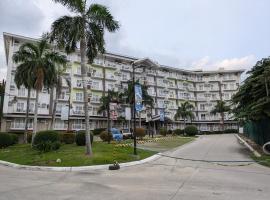 Near Airport, Affordable Coliving Space for Backpackers with Pool, Gym, and More，位于Pusok的酒店