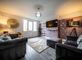 Spacious Apartment With A Terrace Style Rooftop，位于克利夫利斯的酒店