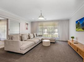 Charming 3BR Home in Bendigo，位于Kennington的酒店