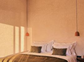 Loued Surf Lodge，位于依索安的酒店