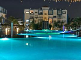 Superbe appartement au centre de Cabo Negro en résidence avec piscines et tobogan，位于卡博尼格洛的酒店