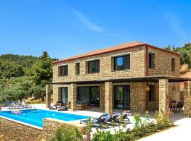 The Mavrolitharo Residence，位于Akti Salonikiou的带泳池的酒店