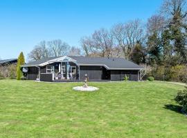 Holiday Home Frankelund Tranekær Ii，位于Hou的酒店