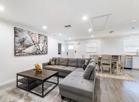 Spacious 2BR Townhouse Riverside with Parking