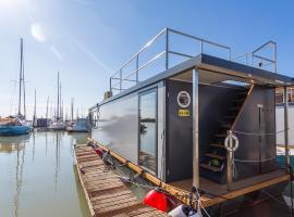 Azvalia Luxury Casa Barco New York and Texas-Unique Houseboat Experience，位于圣玛丽亚港的船屋