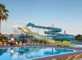 Mobile Home 450 4-6 pers Camping Siblu Le Lac des Rêves，位于拉特斯的酒店