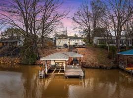 Blue Heron Bungalow at Lake Tillery，位于Albemarle的酒店