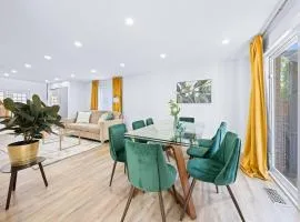 Peaceful - 4 bdrm home with fast WIFI free parking