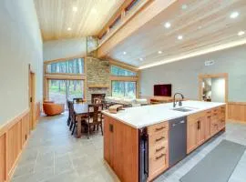 Luxe Valley Home w/ Sauna & Hot Tub Near Mazama