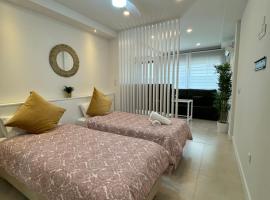 Apartamentos Las Acacias，位于科尔多瓦的带停车场的酒店