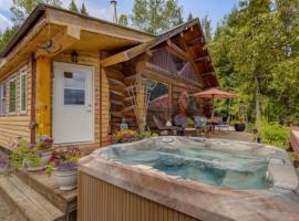 Authentic lofted log cabin with hot tub，位于基洛纳的酒店