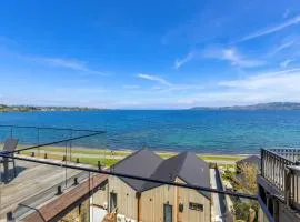 Lakefront Large Deck Area Spa Pool