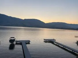 Lakefront Nest Beach House Suite