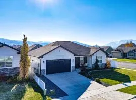 Hot Tub, Heber Home, Pet-Friendly, Games, Sleeps 13 Guest!