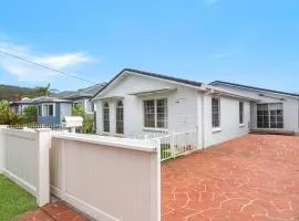 Beach House - Ettalong - Pet Friendly