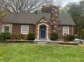 House, Near Downtown with Fenced Back Yard!!!!