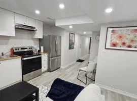 Garden Ave Home 1mins to HWY 403