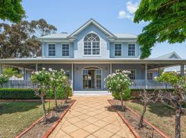 Chateau On Vines - Aldinga - C21 SouthCoast Holidays，位于阿尔丁格的酒店