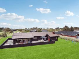 3 Bedroom Pet Friendly Home In Hjørring，位于约灵的酒店