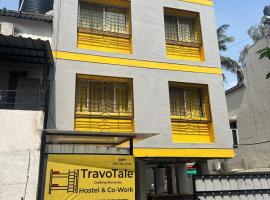 Travotale Hostel and CoWork Koregaonpark Pune，位于浦那的酒店