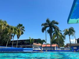 Hotel Zona Tropical，位于拉多拉达的酒店