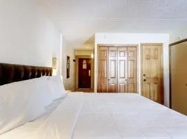 MP518 Mountain Plaza Hotel Room