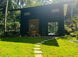 Casita Luna Tiny Home with garden kitchen wifi 2 scooters，位于爱妮岛的酒店