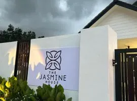 The Jasmine House Desa Putra w Private Pool 5 min Putrajaya