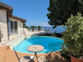 Villetta con Piscina su Terrazza vista mare