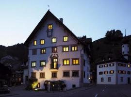 Hotel Krone，位于格吕施的酒店