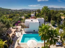 Villa near Ibiza Town sleeps 11 to 13 guests，位于Can Furnet的酒店