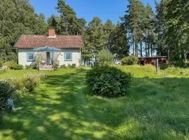 Gorgeous Home In Hova With Wifi